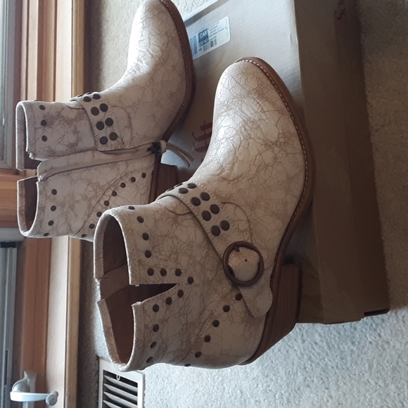 Soft ankle boots - Picture 2 of 7